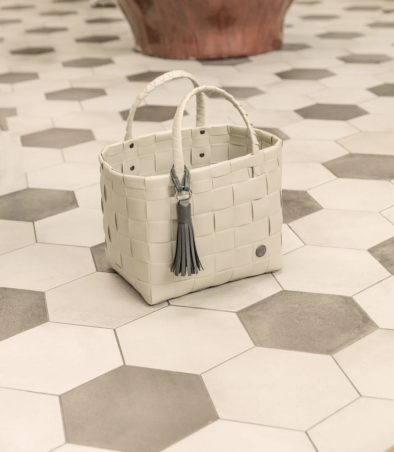 Handed By Mini Paris - Mini Shopper Pale Grey mit Tassel Anhänger